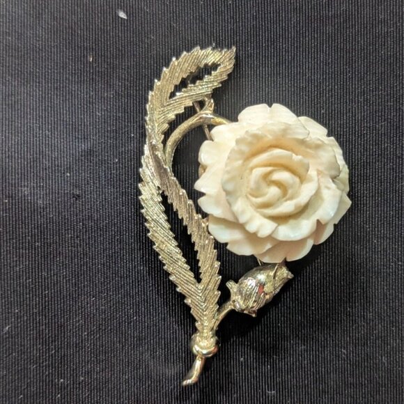 Gold Tone Lisner Floral Brooch With cream Rose Leaf Details Elegant Statement - Picture 4 of 6